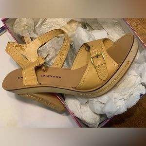 leather, 3¾ in heel &cute whip-stitch details make this high-heeled wood. 8.5